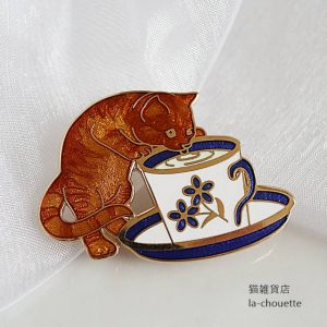 猫ブローチ